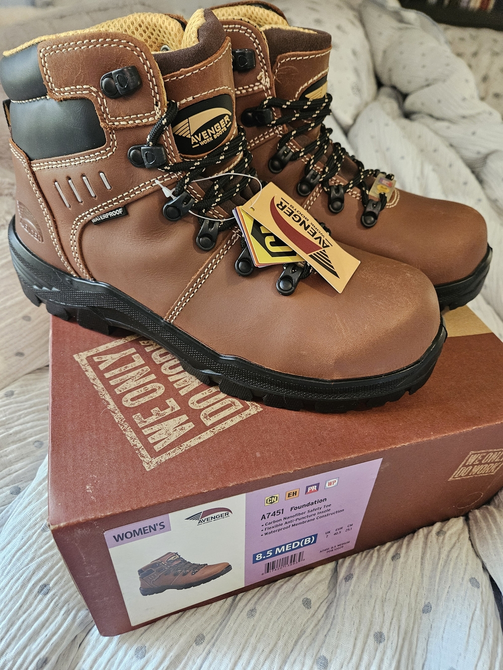 Avenger Women's Brown and Black safety toe work Boots